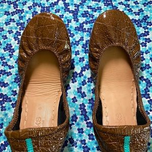 Sienna brown croc patent leather tieks